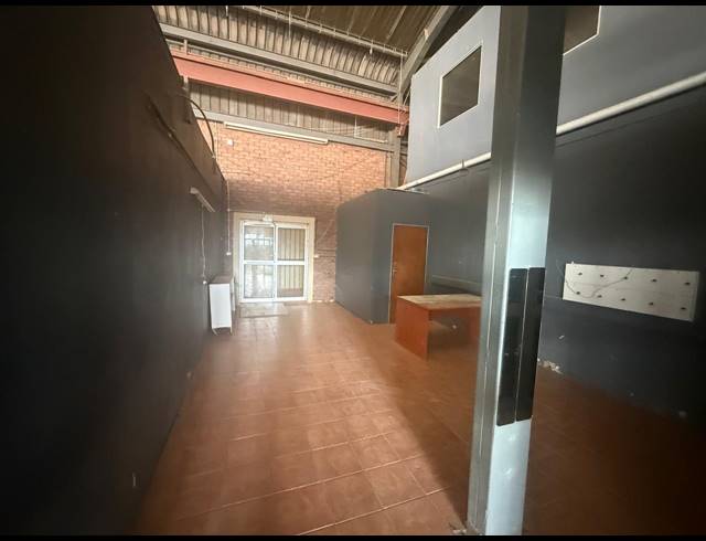 1,300M² WAREHOUSE TO LET IN ALRODE